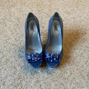 Carlos Santana Blue Metallic Ruffle Prestige Pumps
